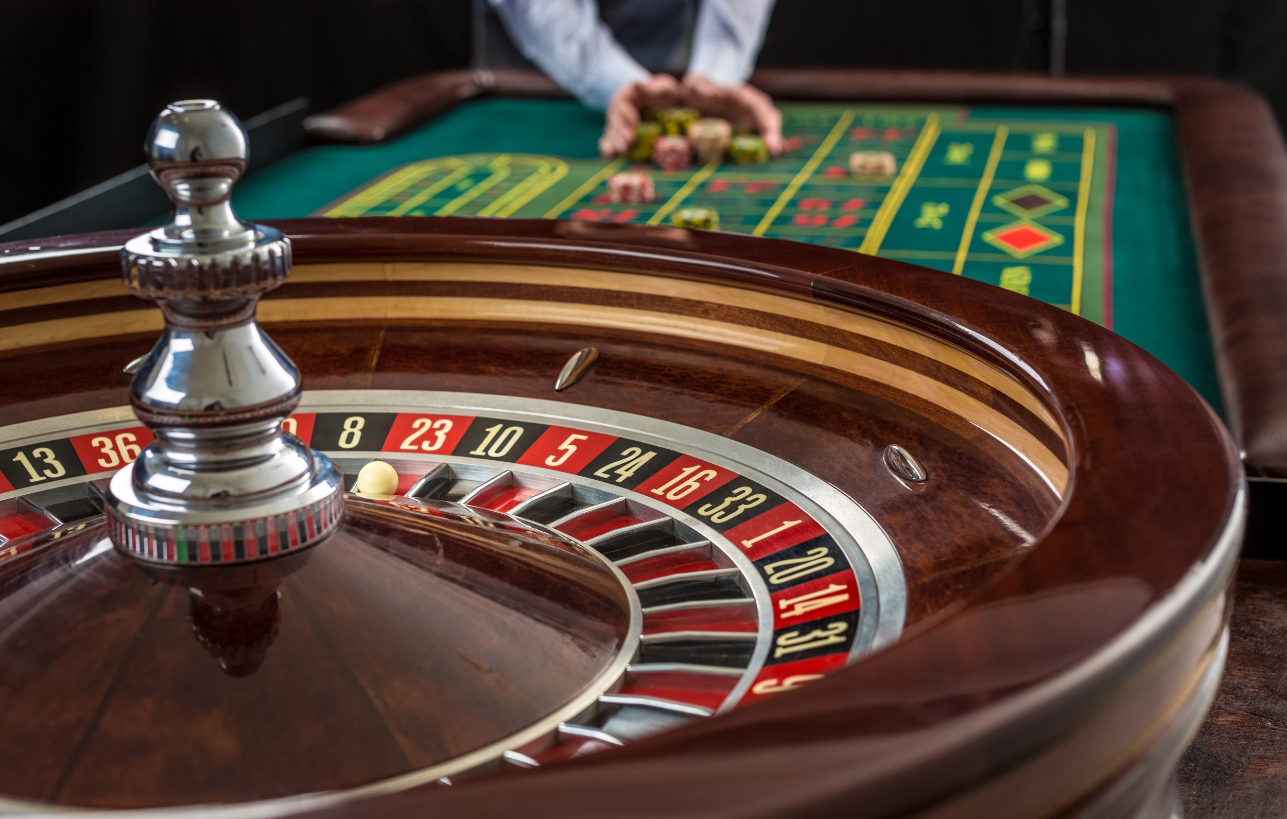 km74 Live Baccarat ကတ်ဂိမ်း Dealer နှင့် ကစားနေသောပုံ